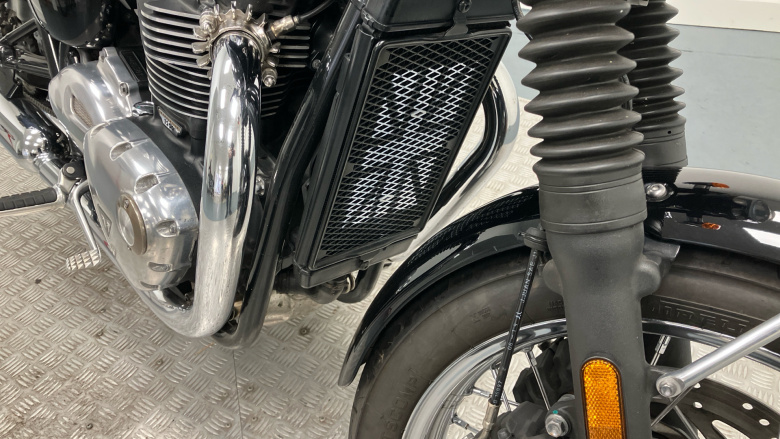 Triumph Bonneville T120 Jet Black